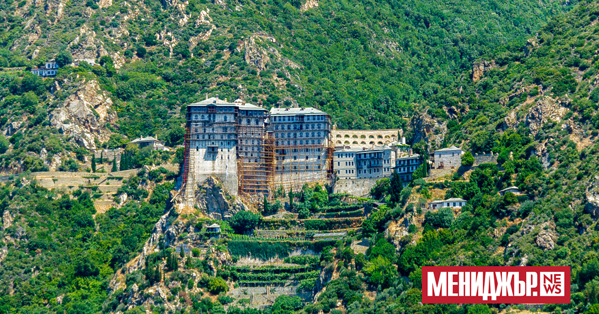 Въвеждат се ограничения за посещаване на манастирите в Света гора.