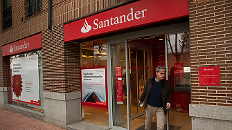 Banco Santander SA най голямата банка в Испания проучва различни