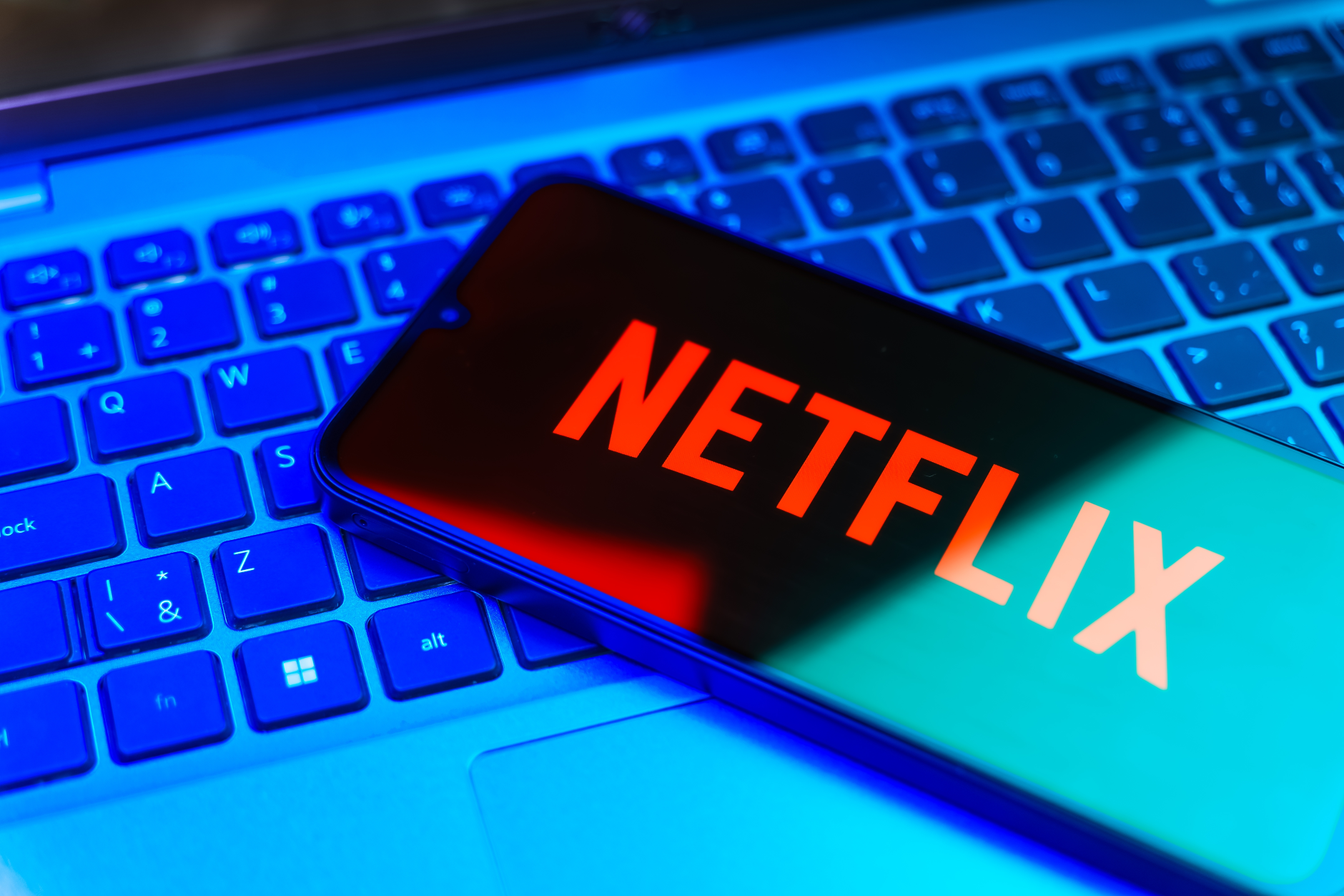 Абонатите на Netflix по света надхвърлиха 300 милиона