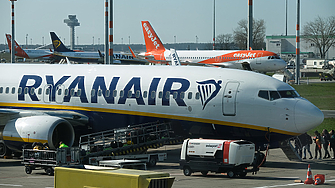 Нискобюджетната авиокомпания Ryanair потвърди че от следващия месец премахва няколко