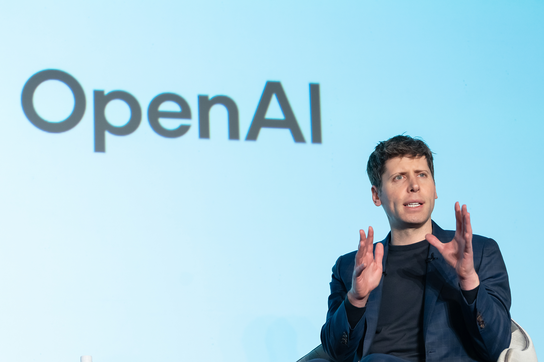 Softbank планира да инвестира 40 милиарда долара в OpenAI