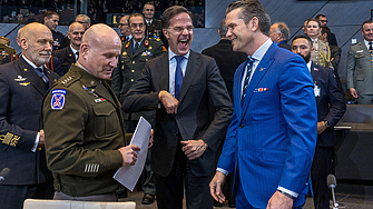 САЩ обещаха да ускорят доставките на оръжия за Европа ход