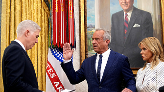 Робърт Ф Кенеди младши положи клетва като министър на здравеопазването и