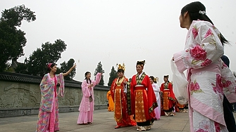 Спад с една пета в броя на браковете регистрира Китай