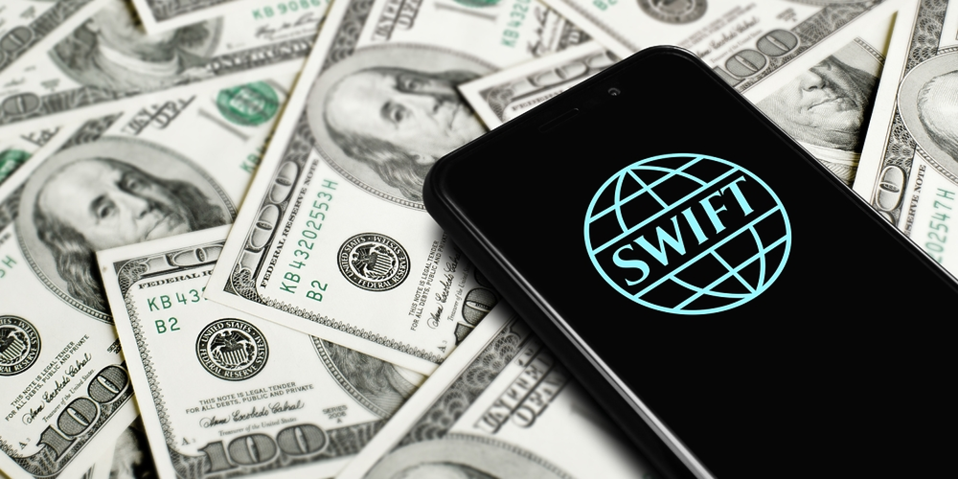  Използването на щатския долар в глобалните трансакции на  SWIFT  надхвърли 50%