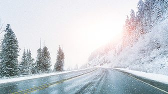 Премиерът Росен Желязков разпореди 24 часово наблюдение на пътищата поради усложнената