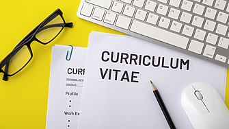 Докато икономисти юристи по трудово правоотношение и политици обсъждат въздействието