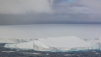 Най големият айсберг в света спря на малко над 70 км от