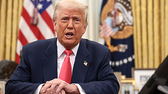 На фона на резкия спад на фондовите индекси в САЩ