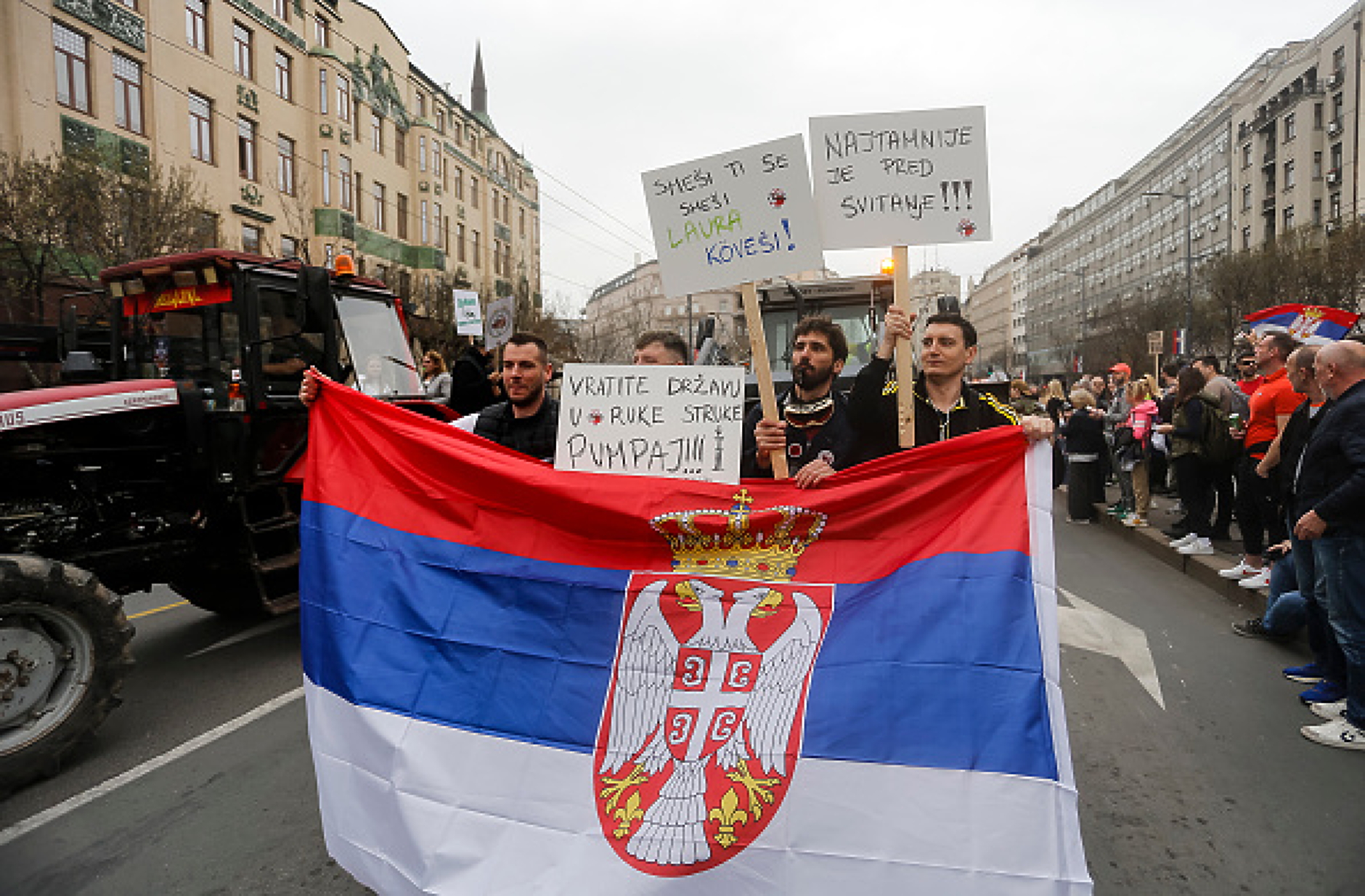 Кола се вряза в протестиращи в Белград