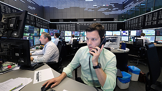 Водещите европейски борсови индекси записаха понижения в ранната търговия в