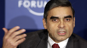 Докато президентът на САЩ Доналд Тръмп е на теория много