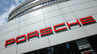 Porsche очаква спад на печалбата си за тази година