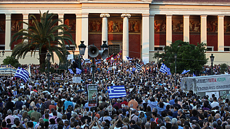 Гръцките пенсионери организират голям протест пред парламента в Атина   Основната