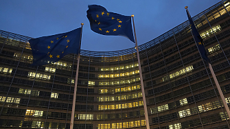 Financial Times: ЕС ще глоби минимално Apple и Meta, за да не ядоса Тръмп