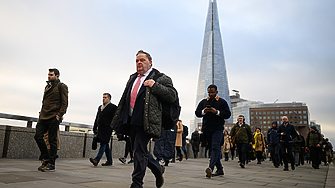 Милиони британски домакинства се подготвят за увеличения редица потребителски разходи