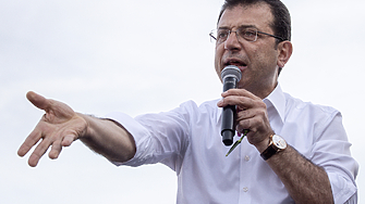 Турските власти задържаха адвокат на хвърления в затвора кмет на