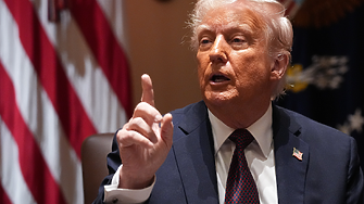 Американският президент Доналд Тръмп заяви че няма да уволнява никого