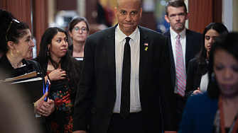 Американският сенатор Кори Букър счупи рекорда за най дългата реч изнасяна