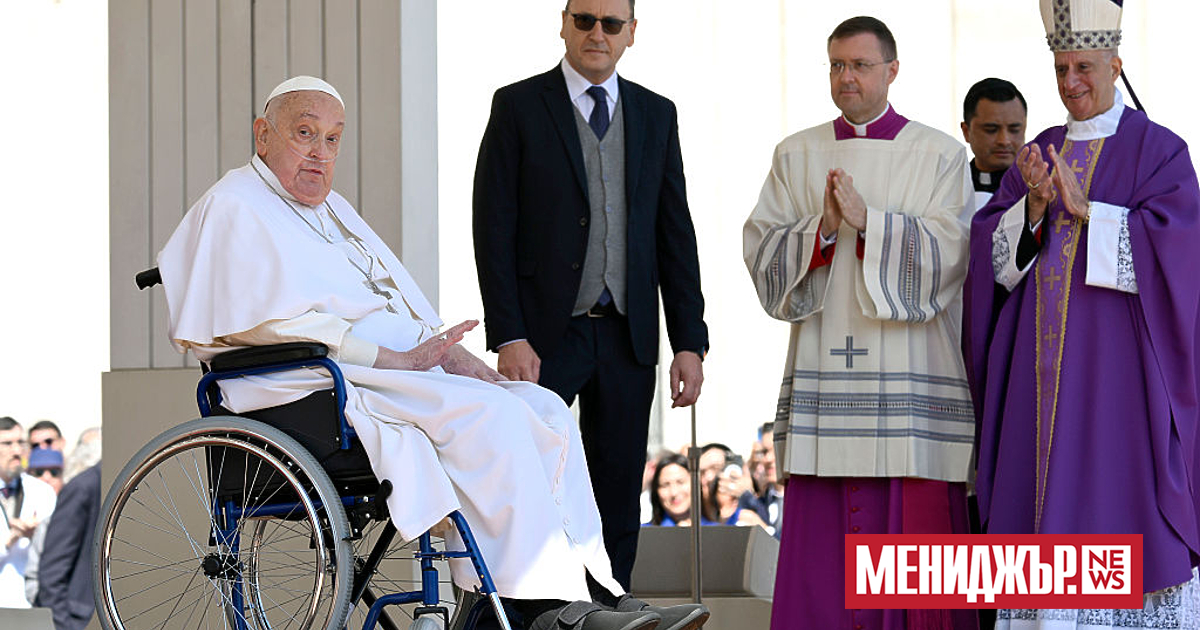 Папа Франциск се появи публично за първи път след изписването