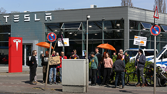 Екологичните протести срещу завода на Tesla край Берлин не дават признаци