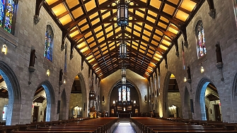 В англиканската църква Св Петър в британския град Шърли започнаха