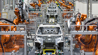 Световното производство на автомобили ще отбележи спад от 2 през