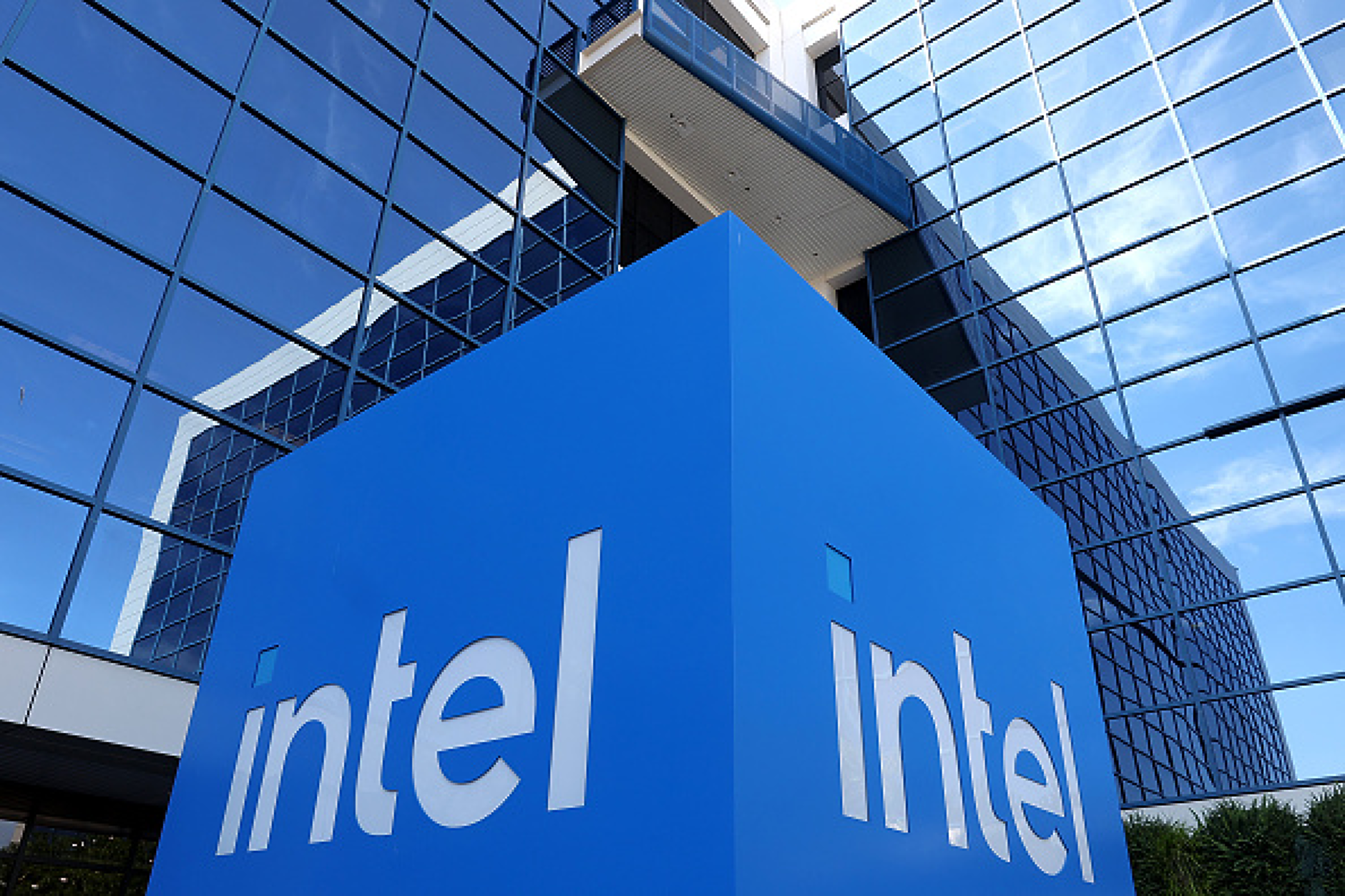Новият шеф на Intel с първи голям ход – съкращава 20% от персонала