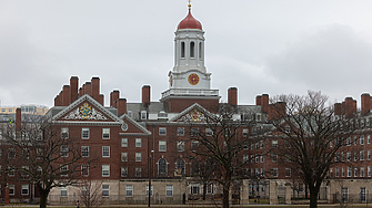 Фондът на Харвардския университет води преговори за продажба на акции