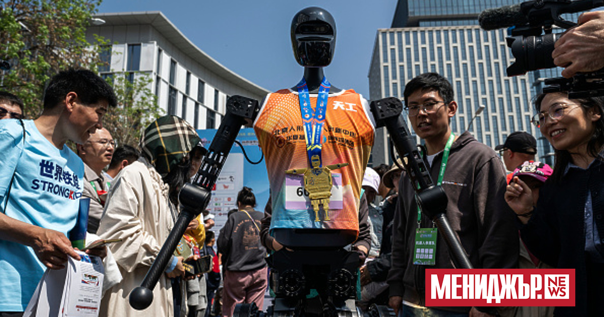 С една малка стъпка в полза на роботите почти две