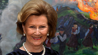 Кралицата на Норвегия Соня беше откарана за преглед в Националната