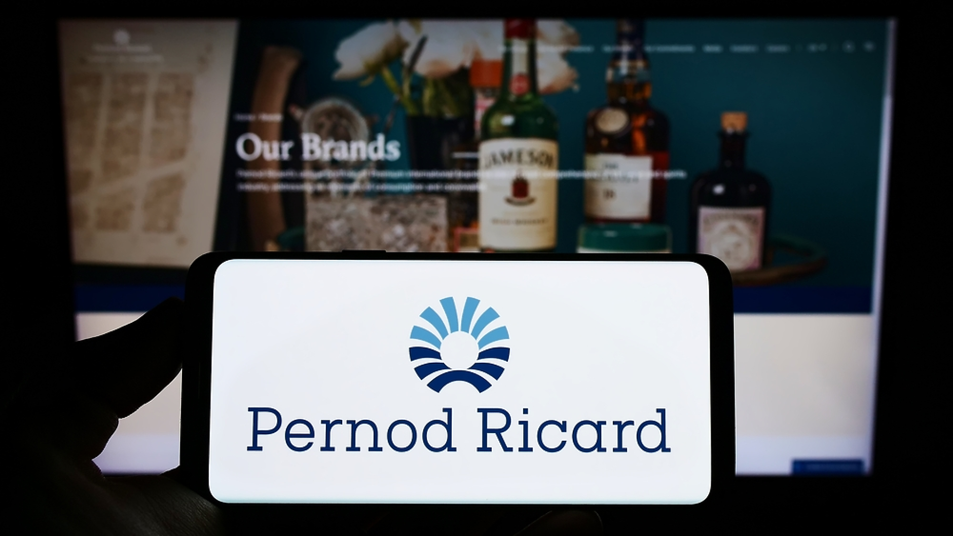 Pernod Ricard финализира продажбата на част от винения си бизнес, цели се в класни спиртни напитки и шампанско