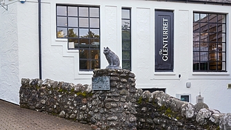 Няколко бутилки ценно колекционерско уиски са били откраднати от склада