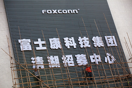 Шефът на Foxconn: Изкуственият интелект може да замени 80% от фабричните работници