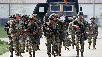 Администрацията на американския президент Доналд Тръмп обмисля възможността за изтегляне