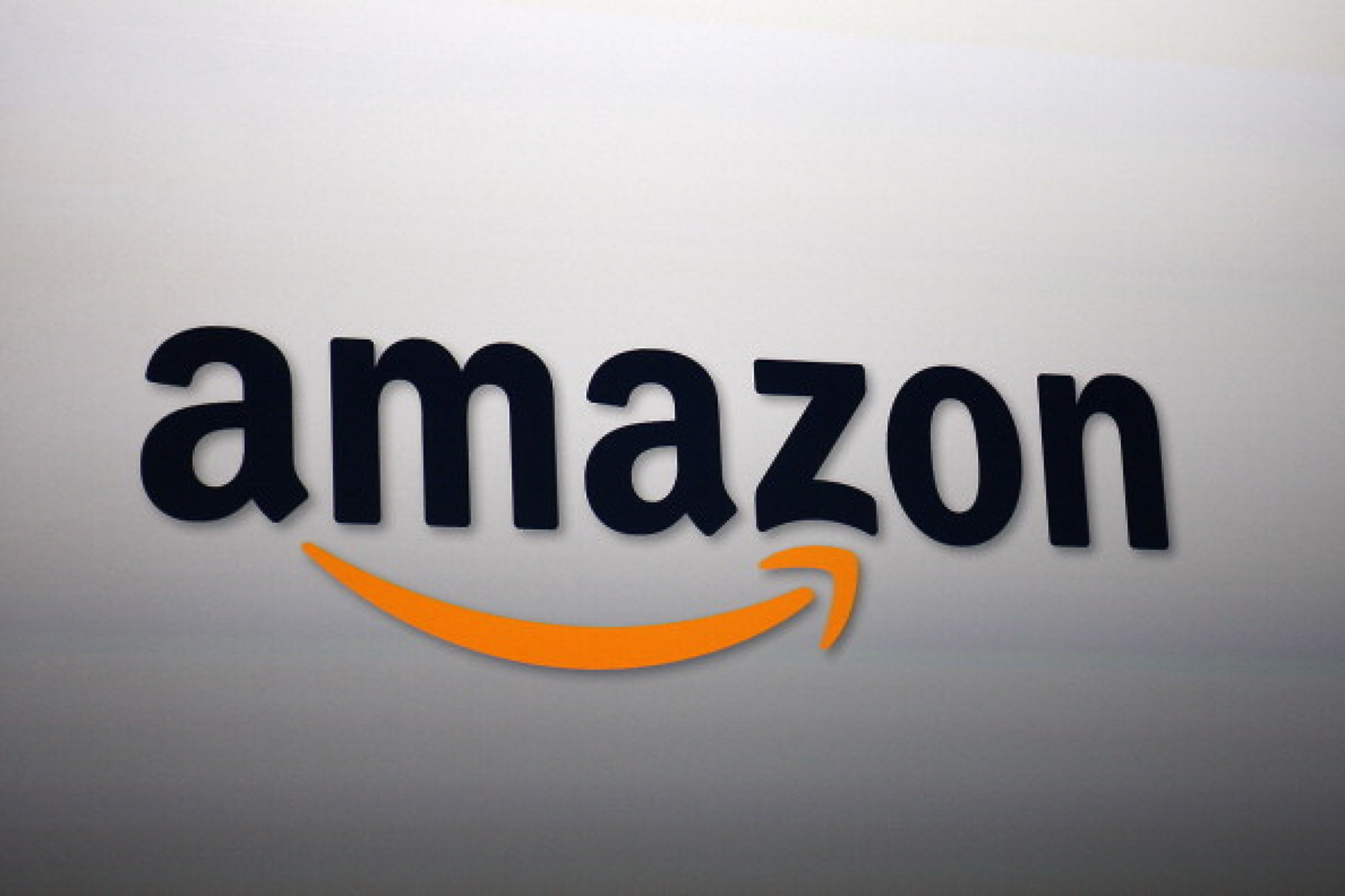 Amazon направи промени в логото си за първи път от 20 години