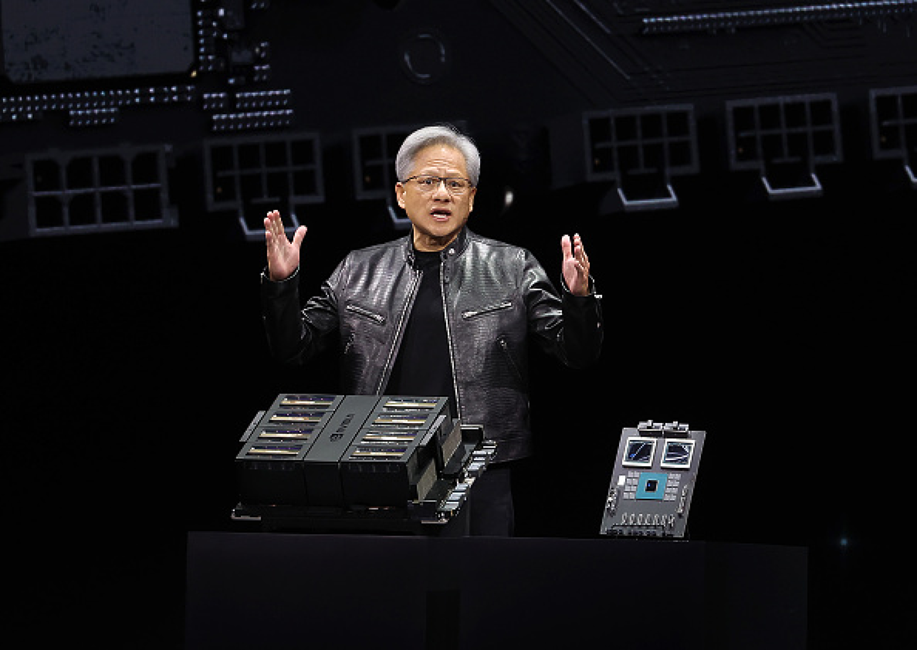 Шефът на Nvidia: Ограниченията на САЩ стимулират Китай за собствени разработки в изкуствения интелект