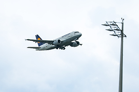 Полет на Lufthansa летял 10 минути без пилот заради инцидент на борда