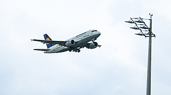 Полет на Lufthansa летял 10 минути без пилот заради инцидент на борда