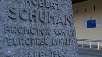 На 9 май 1950 г френският външен министър Робер Шуман