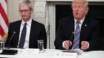 Тръмп иска Apple да спре разширяването на производството на iPhone в Индия