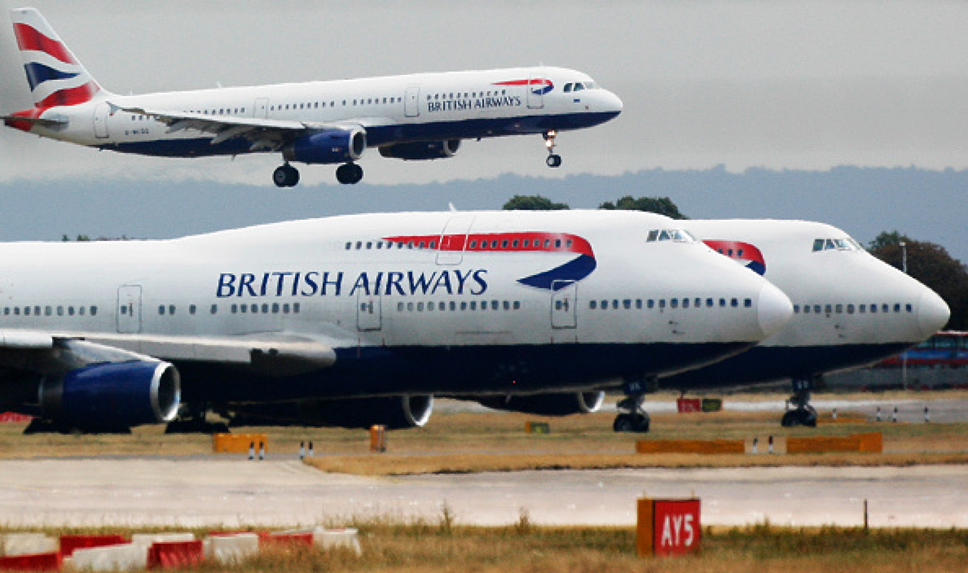 Собственикът на British Airways сключи сделка за 32 самолета Boeing