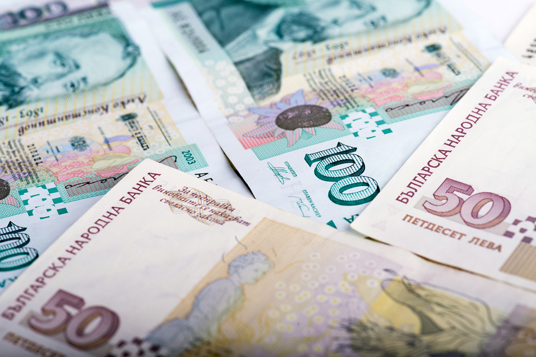1777,36 лева е средният осигурителен доход за март