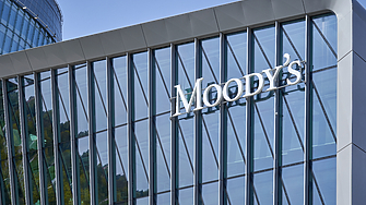 Международната рейтингова агенция Moody s понижи дългосрочния кредитен рейтинг на САЩ