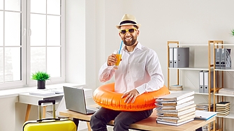 Подготвят се промени в отпуските на работещите Те засягат размера