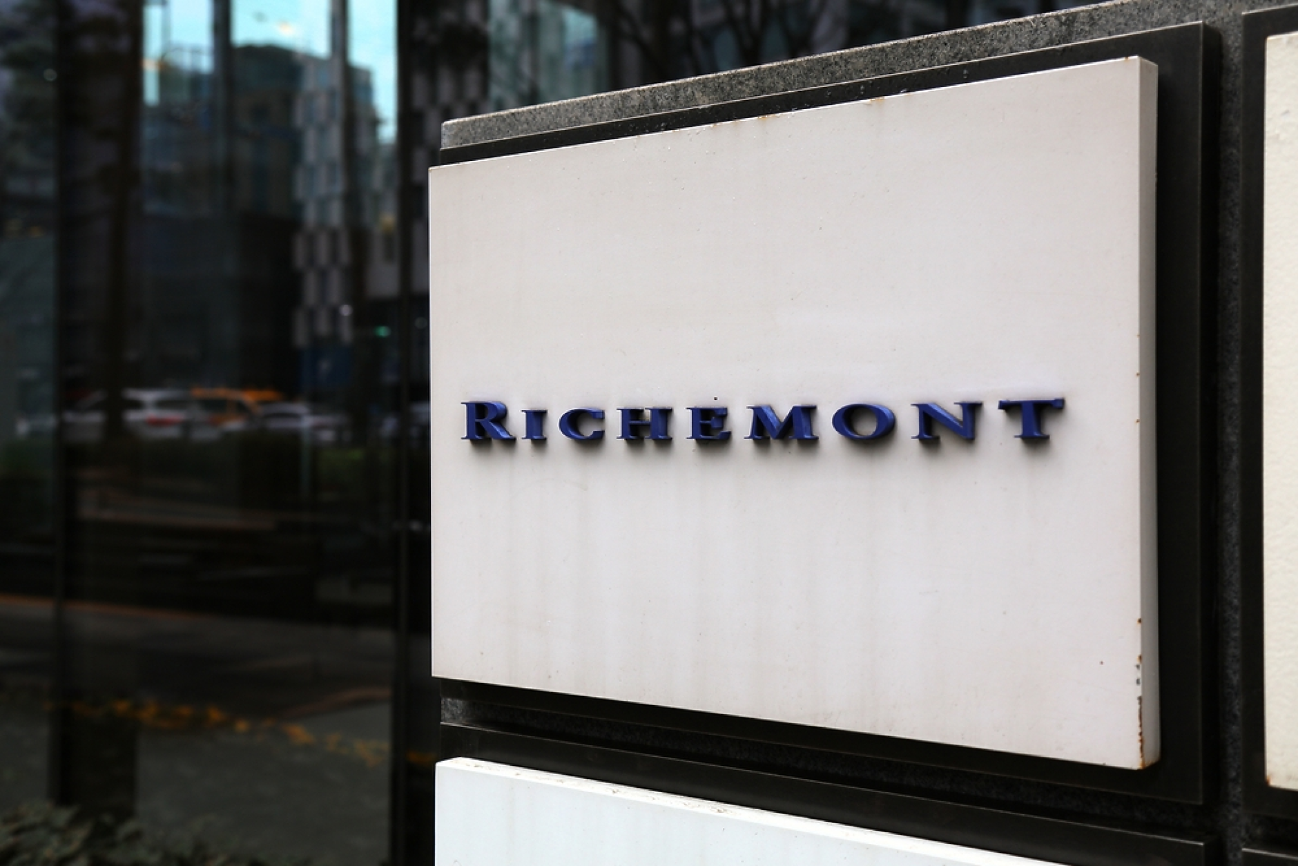 Богатите харчат за лукс: Бижутерийният гигант Richemont отчете 7% ръст на тримесечните продажби