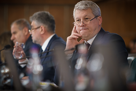 Румъния избира нов президент: ключов вот между Симион и Дан