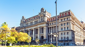 12 кутии съдържащи нацистка пропаганда и други документи внесени в