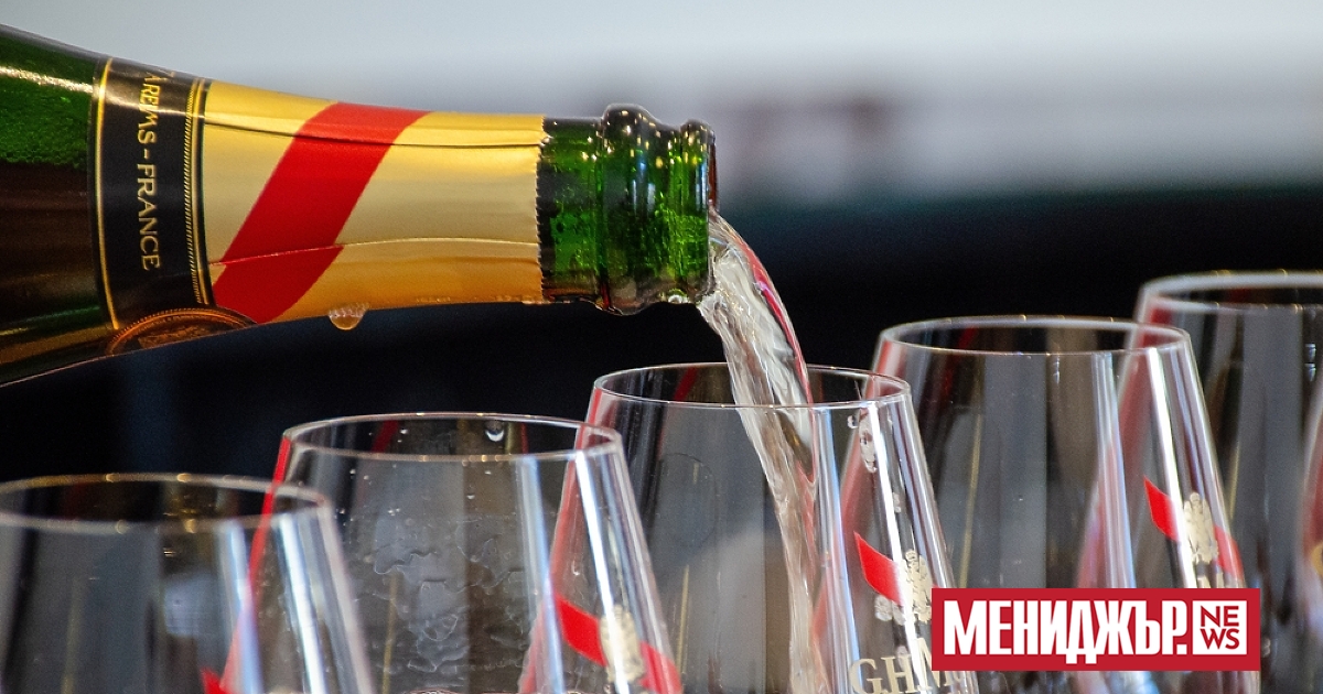 Работниците от шампанските изби Mumm, Perrier-Jouet и Veuve Clicquot в град Реймс,