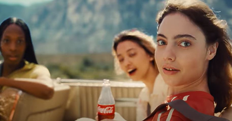 Coca-Cola подтиква поколението Z да се откаже от дигиталния шум и да се потопи в лятно забавление